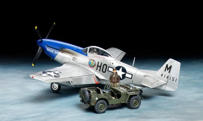 1/48 Tamiya US NA P-51D Mustang with 1/4 4x4 Light Vehicle 25205